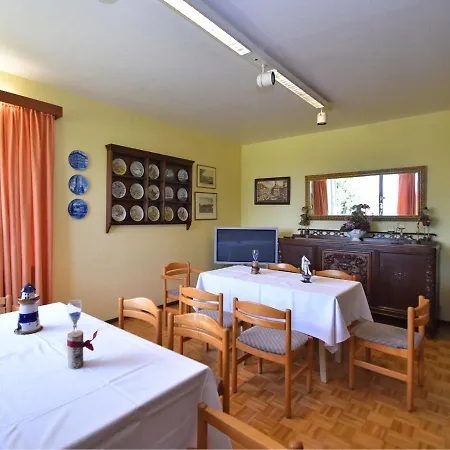 Nyaraló Spacious Holiday In With Private Garden *