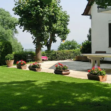 Spacious Holiday In With Private Garden *