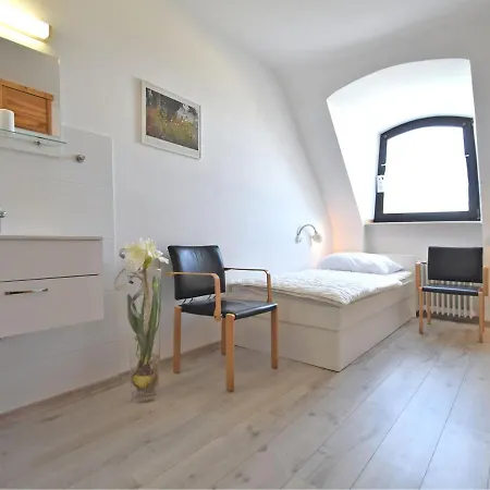 Spacious Holiday In With Private Garden Nyaraló *
