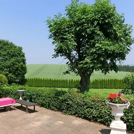 Nyaraló Spacious Holiday In With Private Garden *
