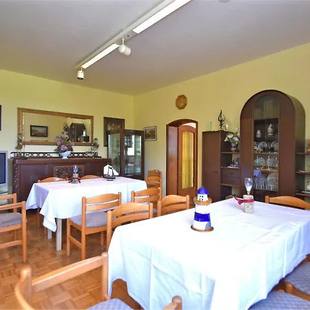 Spacious Holiday In With Private Garden *
